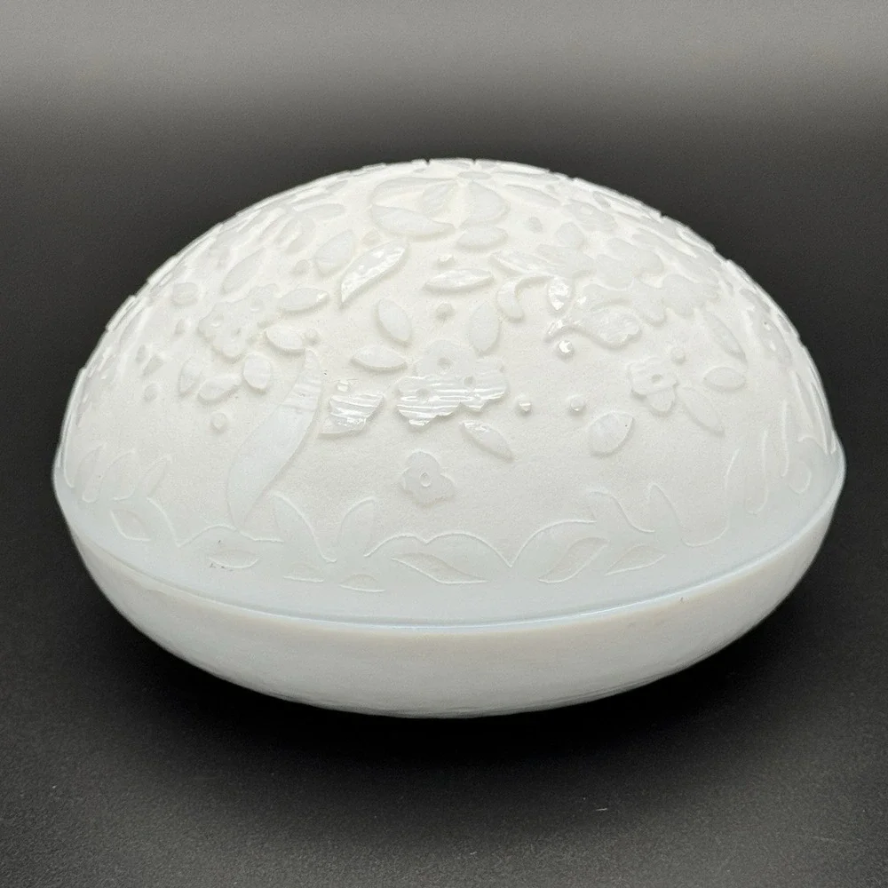 Oneida Crystal White Covered Trinket Box Round Floral Embossed Vanity Dish